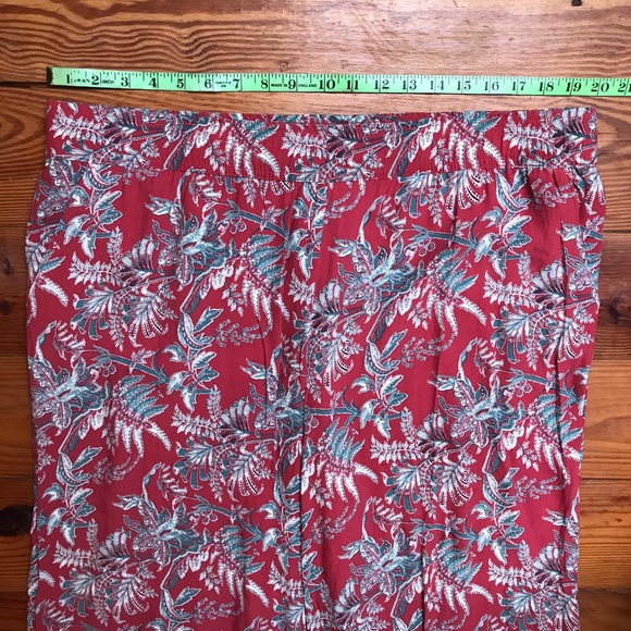 Loft Red Floral Wide Leg Pants, EUC, XL - Picture 6 of 12